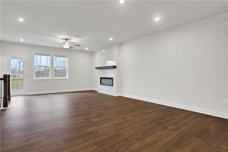 Spacious, unfurnished interior of a new home in Towne Village at Suwanee Dam, Sugar Hill (Image 39). Spacious, unfurnished interior of a new home in Towne Village at Suwanee Dam, Sugar Hill (Image 39).
