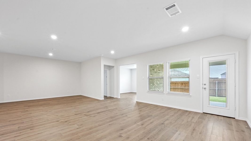 Spacious, unfurnished interior of a new home in Saddlebrook, Waxahachie (Image 20). Spacious, unfurnished interior of a new home in Saddlebrook, Waxahachie (Image 20).