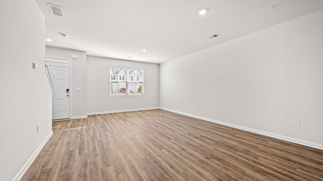 Spacious, unfurnished interior of a new home in Echo Glen, Stockbridge (Image 16).