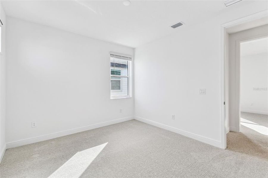 Spacious, unfurnished interior of a new home in Hawkstone, Sarasota (Image 17).