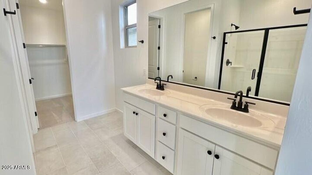 D1D4F5E7- (002) D1D4F5E7- (002)