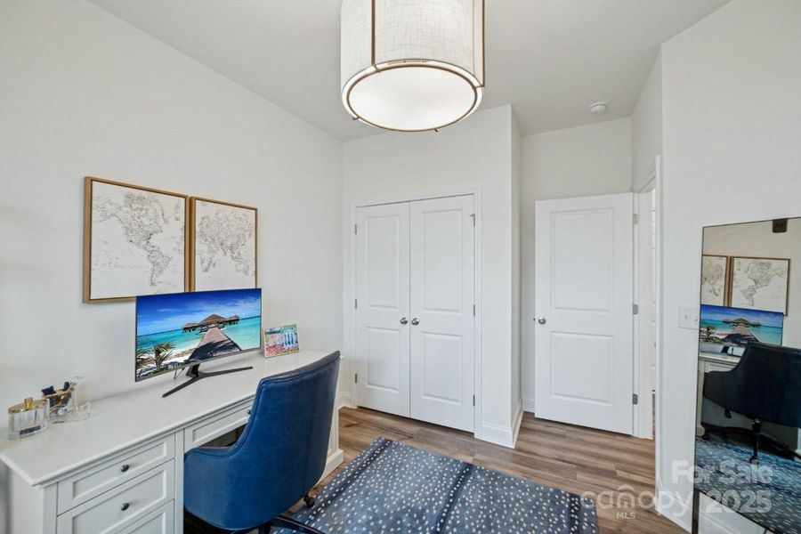 Entry Level Den/Bedroom Entry Level Den/Bedroom