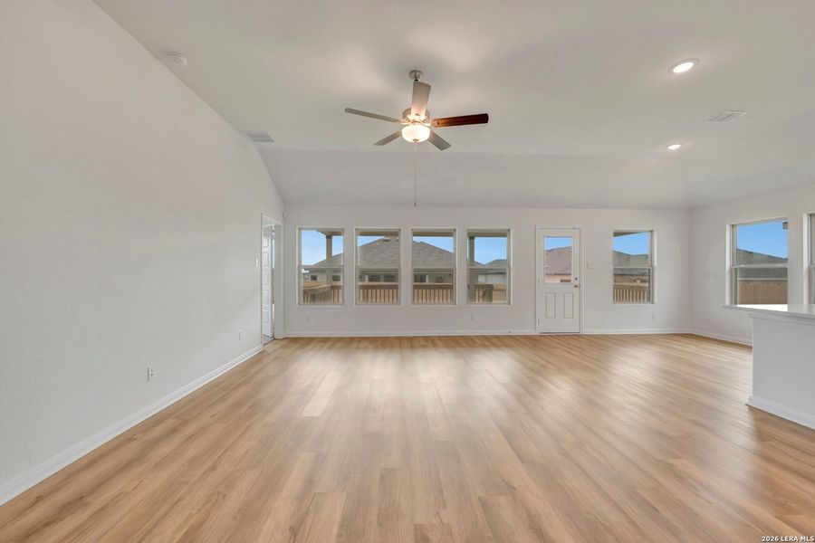 Spacious, unfurnished interior of a new home in Greenspoint Heights, Seguin (Image 31).