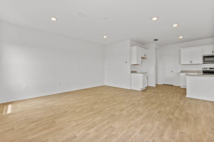 Spacious, unfurnished interior of a new home in Palomino, Manor (Image 21).