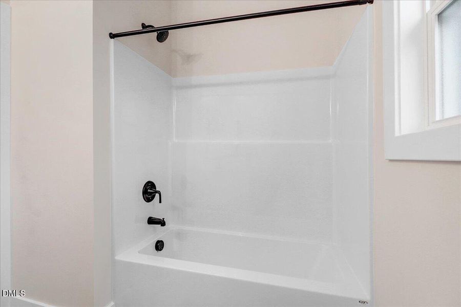 33-105 Oxford Ct-33 33-105 Oxford Ct-33