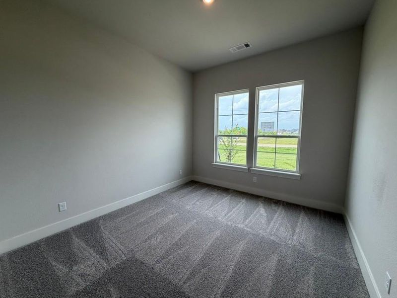 Spacious, unfurnished interior of a new home in Rocky Top, Krum (Image 10).