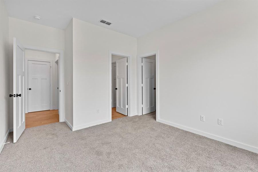 Spacious, unfurnished interior of a new home in , Lindale (Image 37).