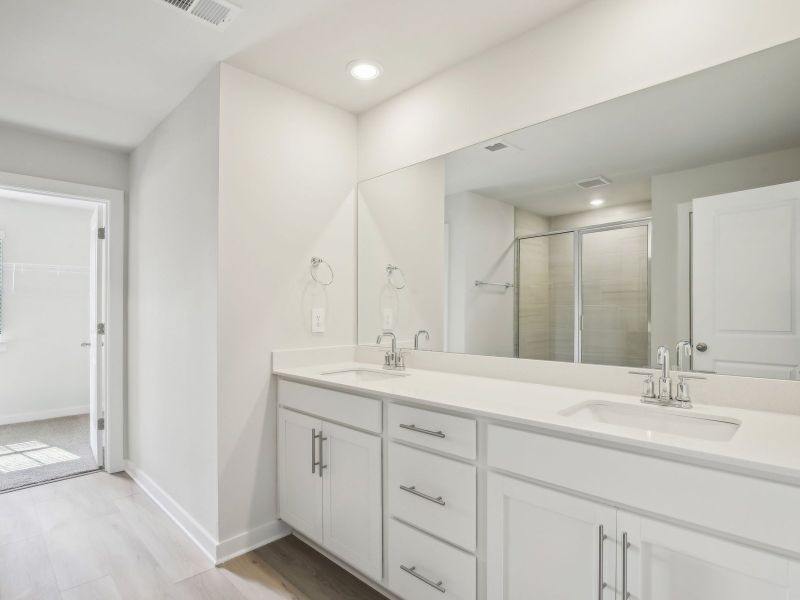 Primary suite bathroom in the Dakota floorplan in a Meritage Homes community.