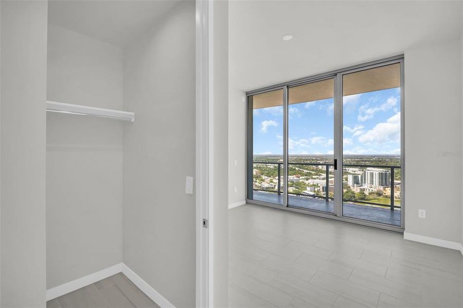 Spacious, unfurnished interior of a new home in , St. Petersburg (Image 62).