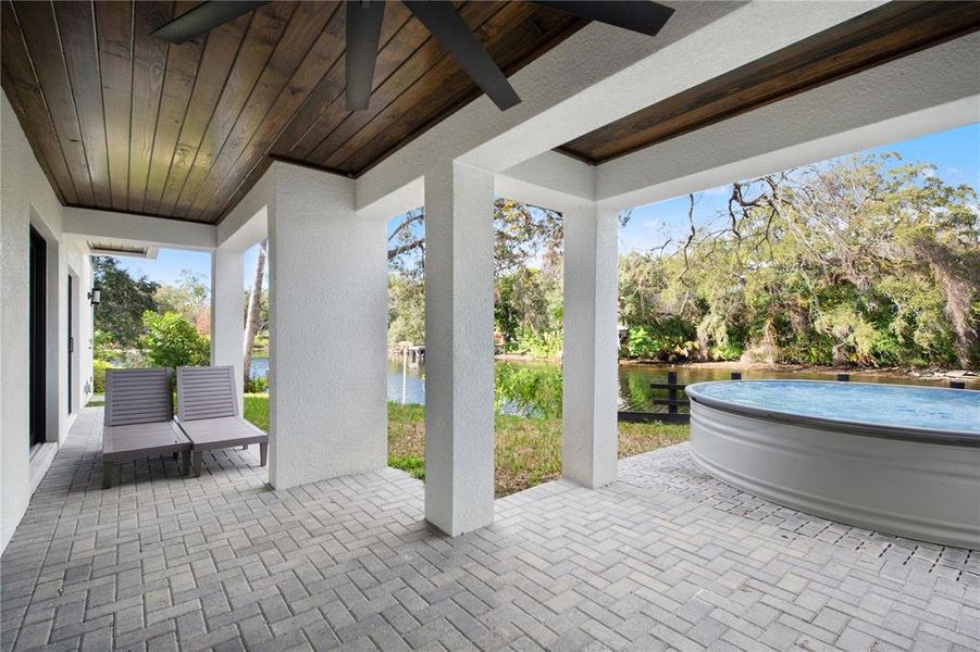 Exterior details and patio area of a home in , Tampa (Image 3).