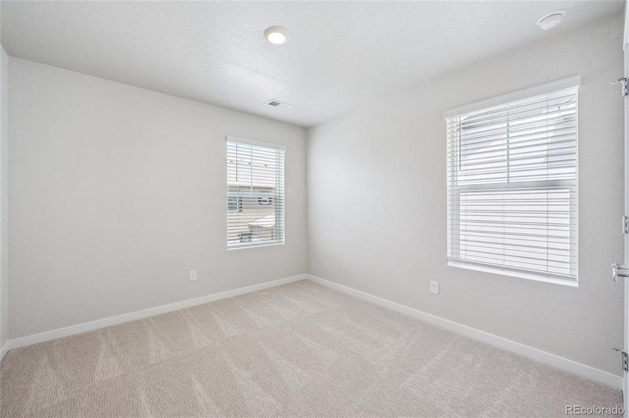 Spacious, unfurnished interior of a new home in Horizon Uptown, Aurora (Image 9).