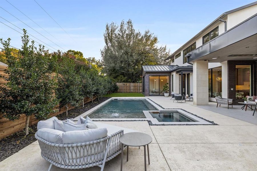 Community amenities in , Dallas (Image 28).