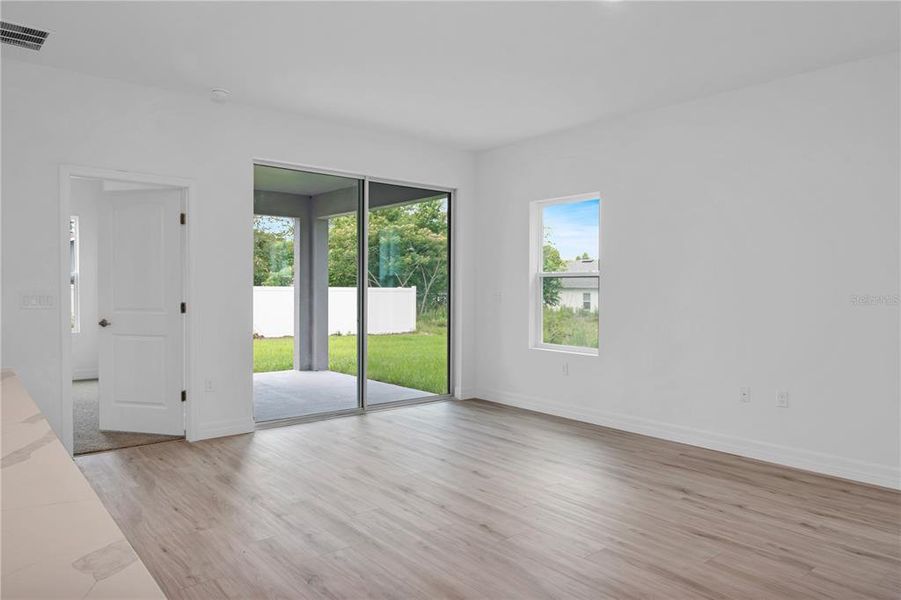 Spacious, unfurnished interior of a new home in , Ocala (Image 27).