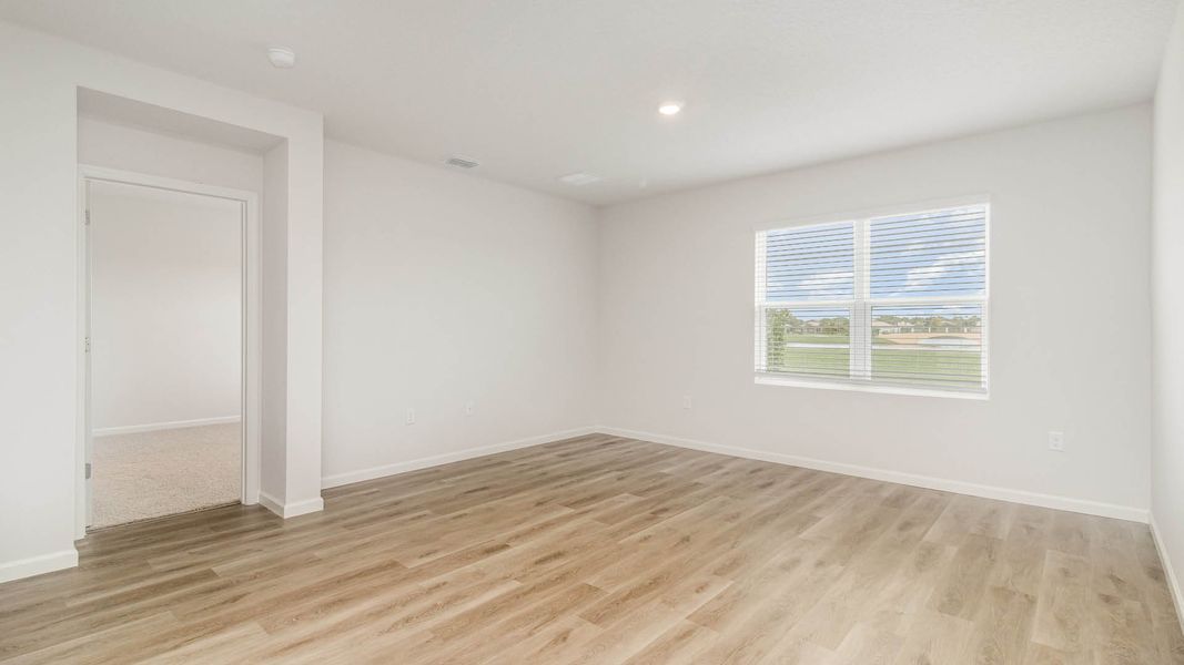 Spacious, unfurnished interior of a new home in Cypress Bay West, Palm Bay (Image 13).