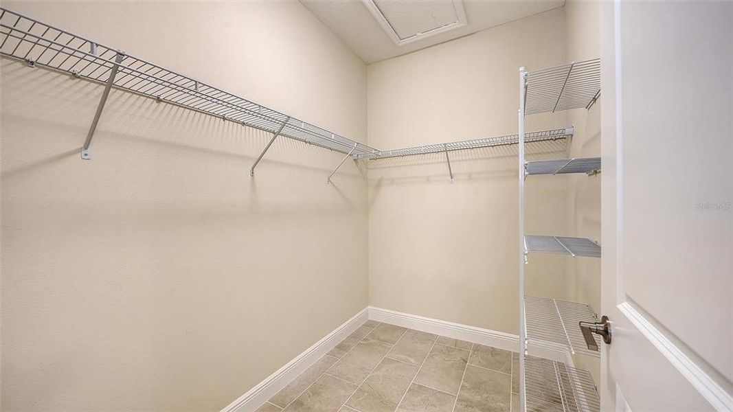 Spacious, unfurnished interior of a new home in Grand Park, Sarasota (Image 18).