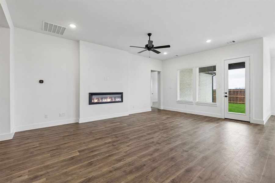 Spacious, unfurnished interior of a new home in Brahman Ranch, Venus (Image 29).