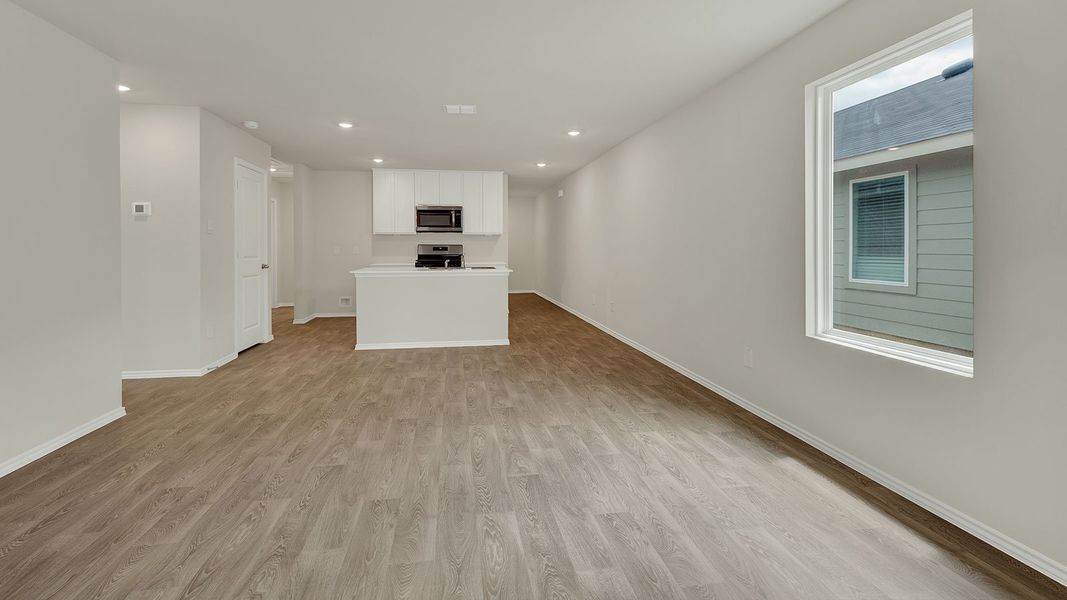 Spacious, unfurnished interior of a new home in Sunset Oaks, Maxwell (Image 16).