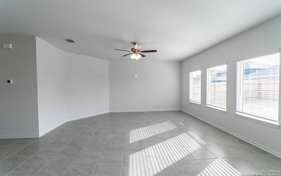 Spacious, unfurnished interior of a new home in Red Hawk Landing, San Antonio (Image 6).