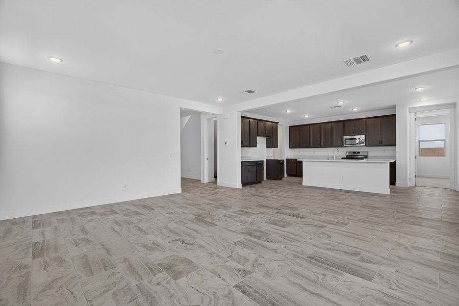 Spacious, unfurnished interior of a new home in The Grove at El Cidro, Goodyear (Image 22).
