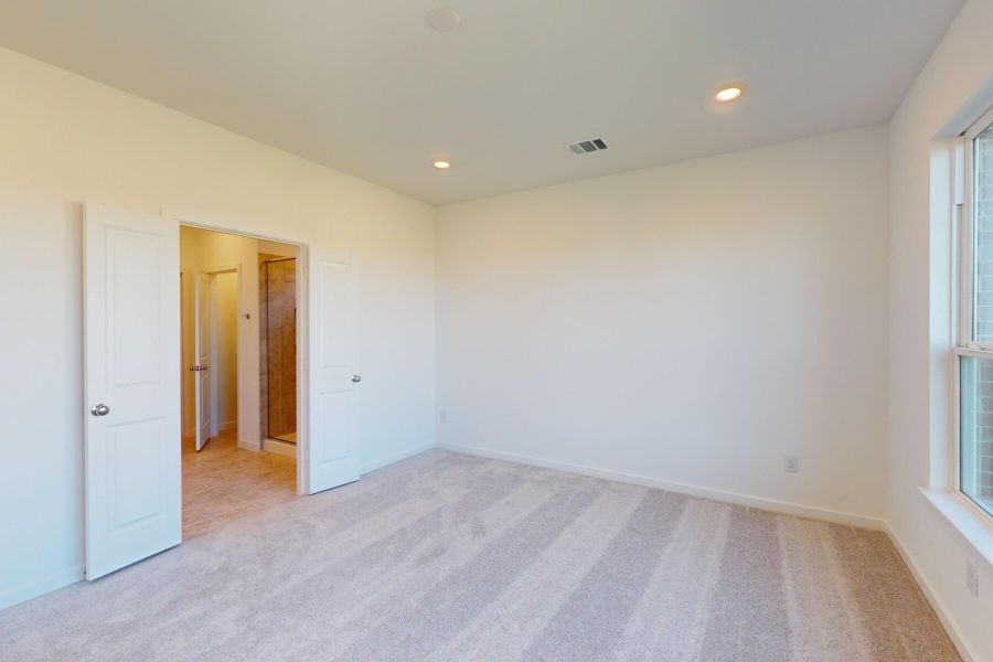 Spacious, unfurnished interior of a new home in Trillium, Richmond (Image 14).