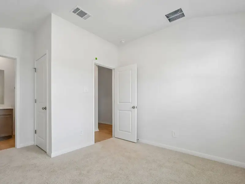 Spacious, unfurnished interior of a new home in Waterstone Crossing, Kyle (Image 11).