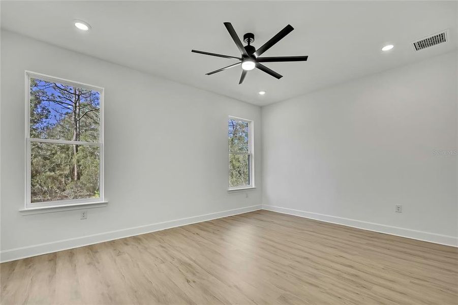 Spacious, unfurnished interior of a new home in , Weeki Wachee (Image 32).