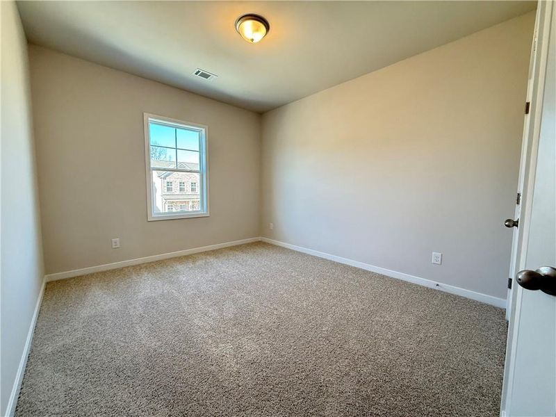 Spacious, unfurnished interior of a new home in Ponderosa Farms Manor, Gainesville (Image 27).