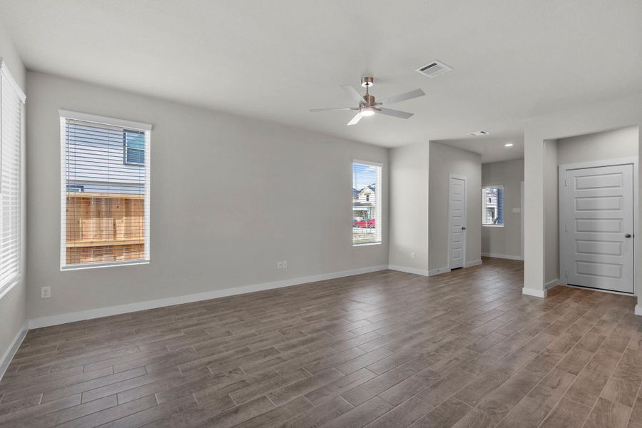 Spacious, unfurnished interior of a new home in Cypresswood Landing, Humble (Image 24).