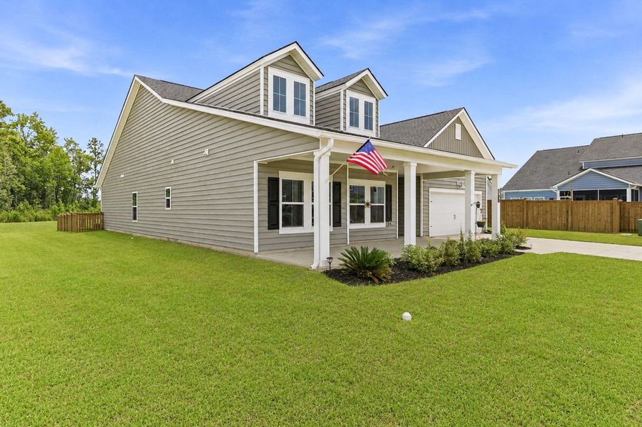 Exterior details and patio area of a home in , Summerville (Image 4).