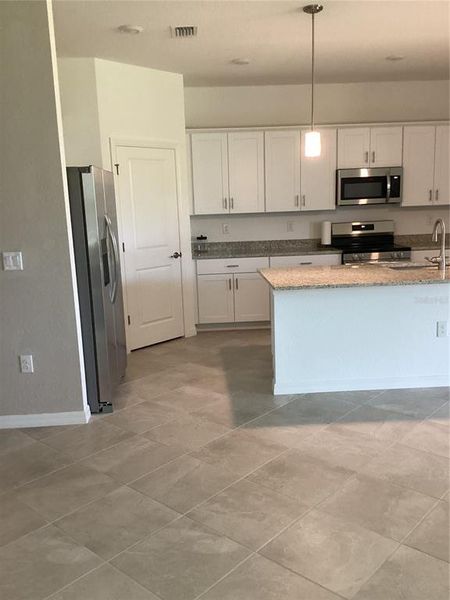 Spacious, unfurnished interior of a new home in , Port Charlotte (Image 11).