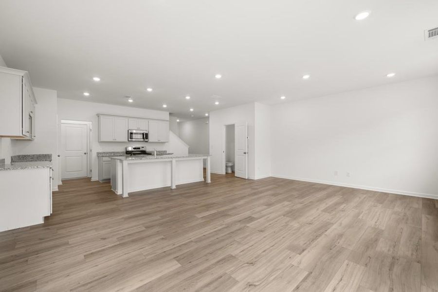 Spacious, unfurnished interior of a new home in Timber Ridge: Timber Ridge 42', Douglasville (Image 25).