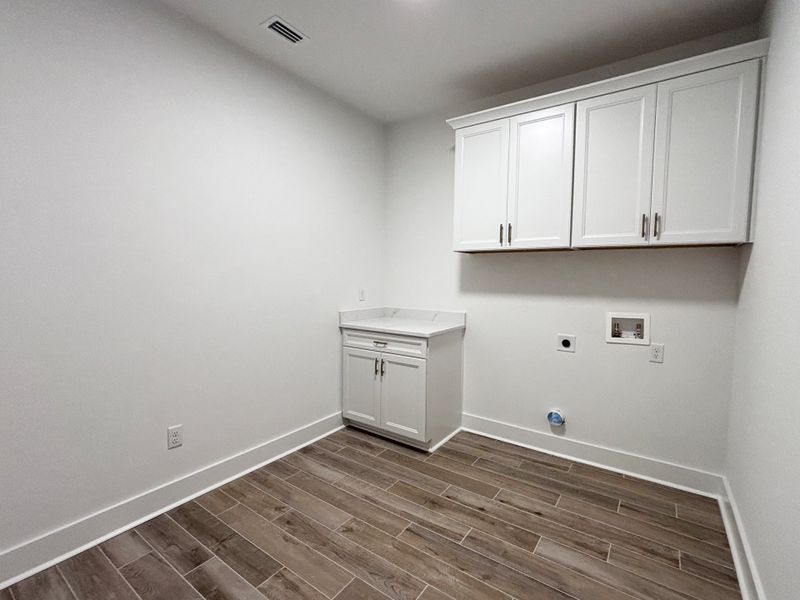 Spacious, unfurnished interior of a new home in Bird Song at Hammock Bay, Freeport (Image 19).