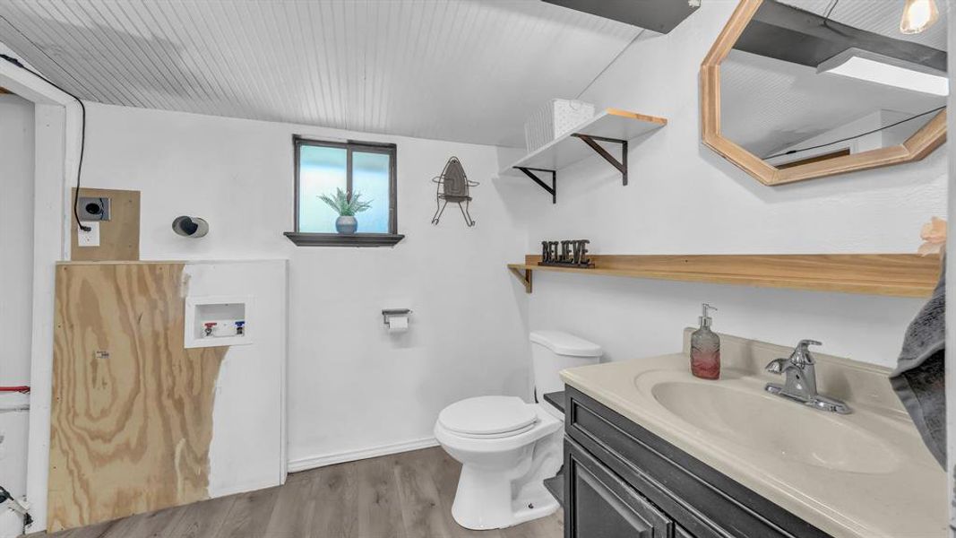 Furnished interior view inside a new home in , Weatherford (Image 12).