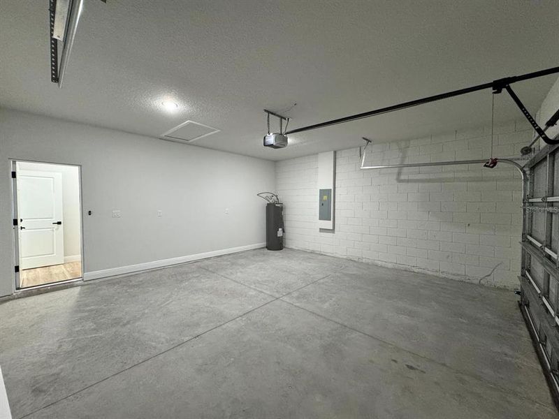 Spacious, unfurnished interior of a new home in , Ocala (Image 16).