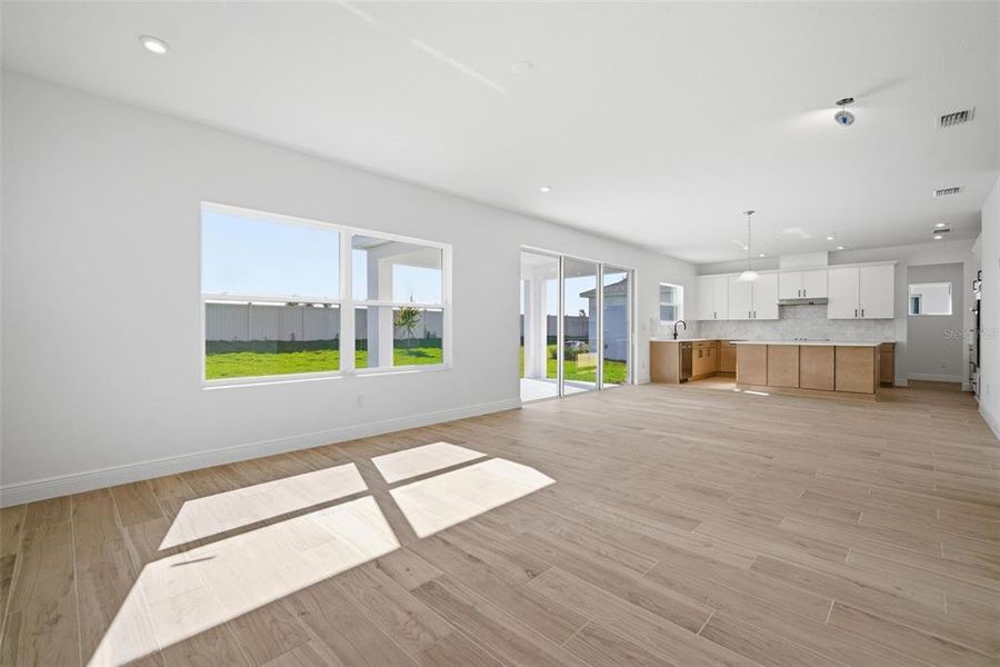 Spacious, unfurnished interior of a new home in Fieldstone, Plant City (Image 52).