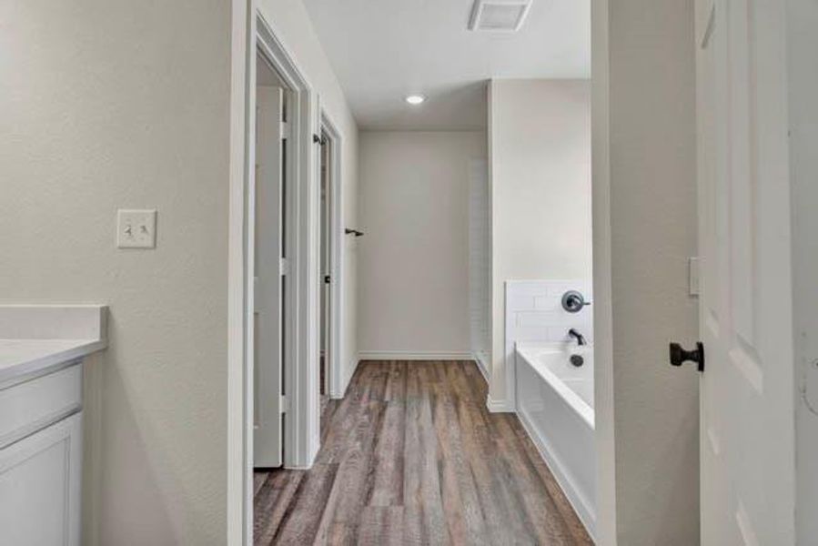 Spacious, unfurnished interior of a new home in , Fort Worth (Image 23).
