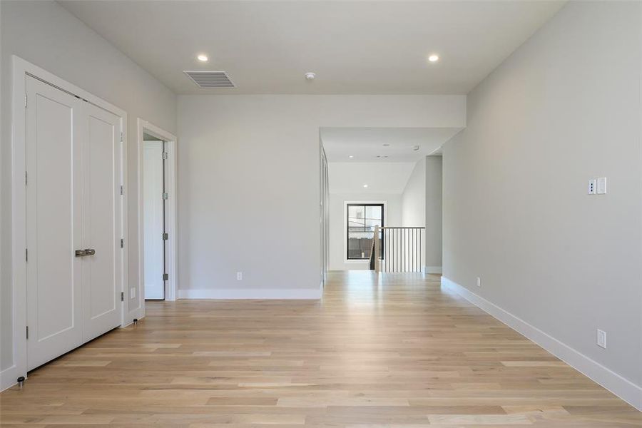 Spacious, unfurnished interior of a new home in , Dallas (Image 22).