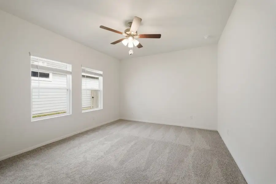 Spacious, unfurnished interior of a new home in Notting Hill, Converse (Image 21).