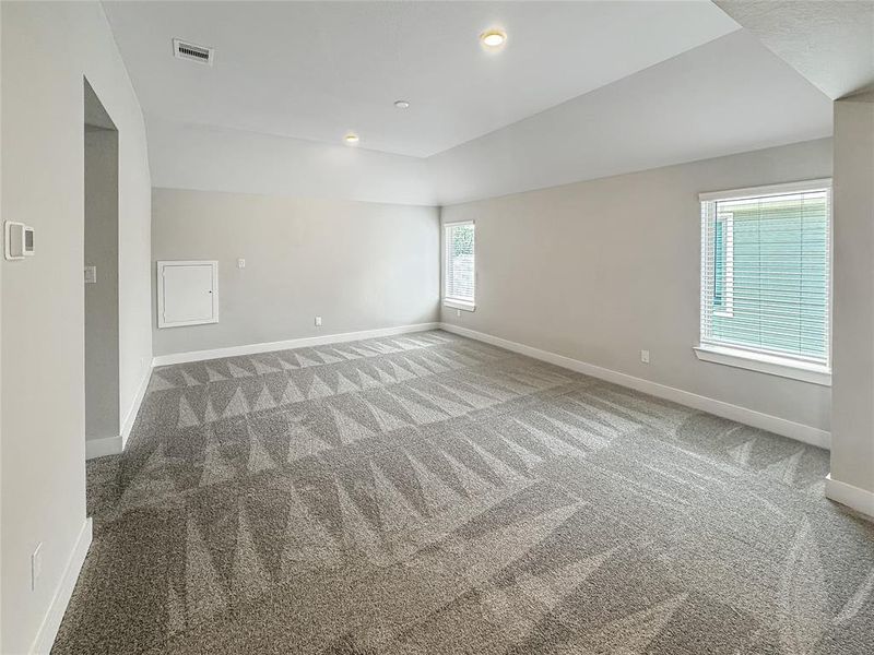 Huge Family room 2nd Floor . NEW CARPET