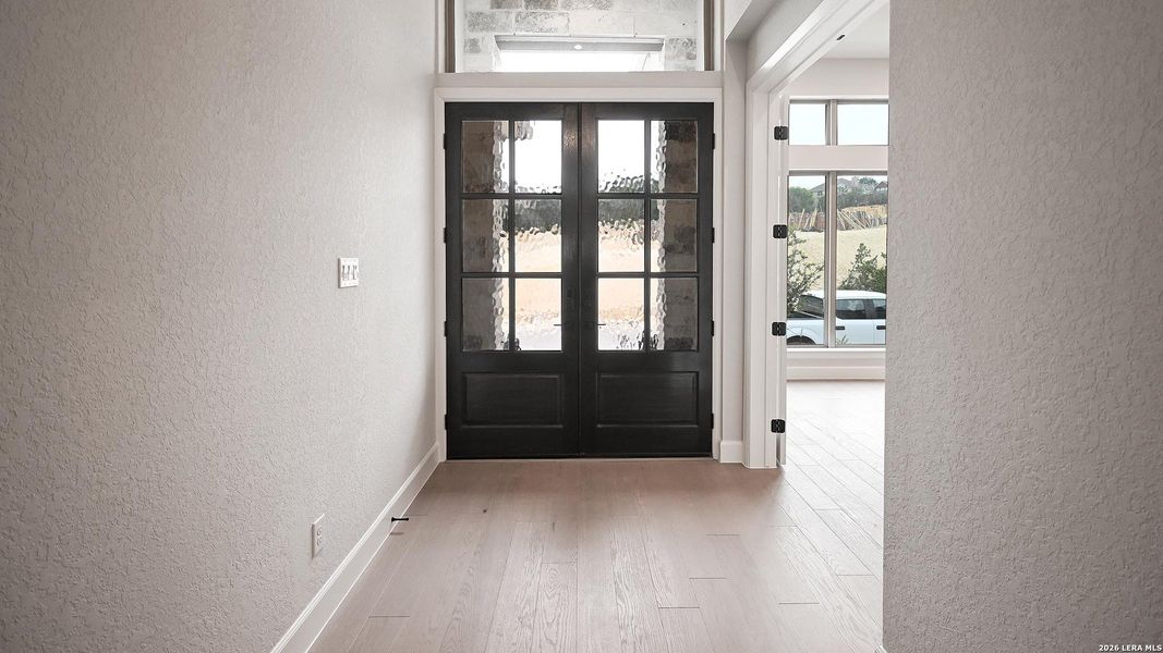 Spacious, unfurnished interior of a new home in Hidden Canyon, San Antonio (Image 14).
