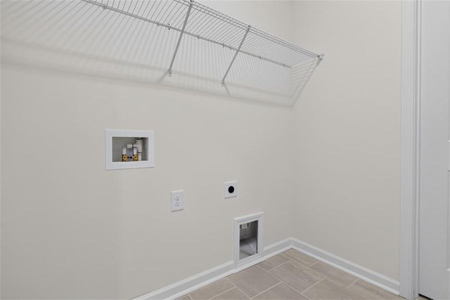 Spacious, unfurnished interior of a new home in , Athens (Image 50).