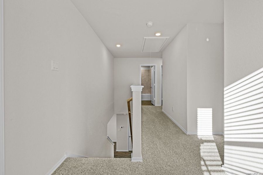 Spacious, unfurnished interior of a new home in Stonehill, San Antonio (Image 17).