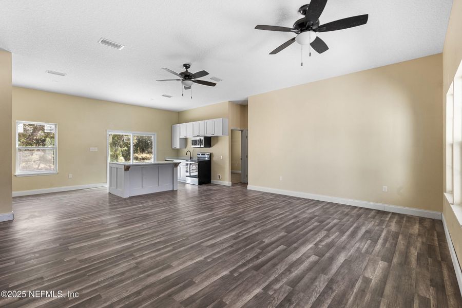 Spacious, unfurnished interior of a new home in , Keystone Heights (Image 14).
