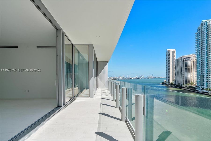 Condo located in Miami, FL showcasing its design and architecture (Image 26).