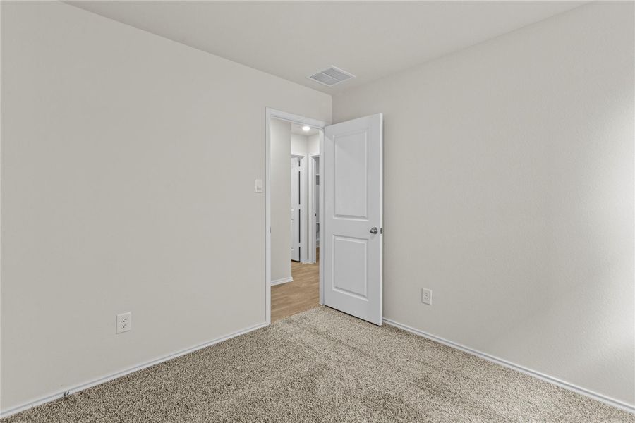Spacious, unfurnished interior of a new home in Sunset Oaks, Maxwell (Image 23).