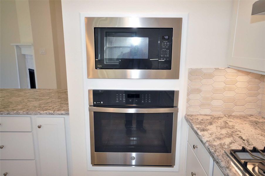 Built in self cleaning oven with microwave above. Built in self cleaning oven with microwave above.