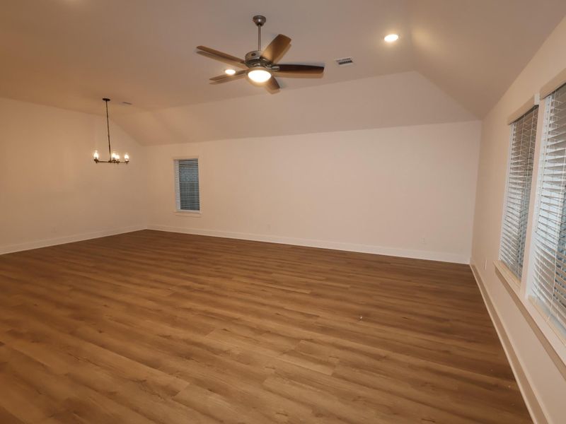 Spacious, unfurnished interior of a new home in Sorella, Tomball (Image 33).