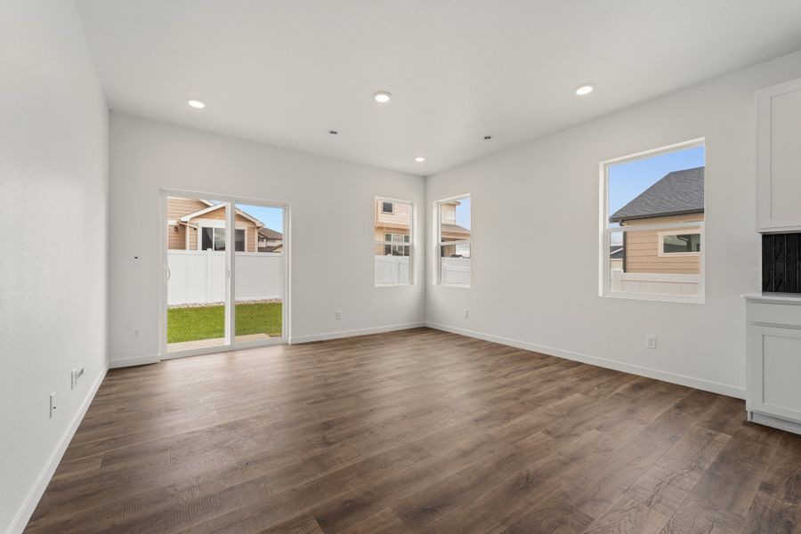 507 85th Ave. Ct.: Living Room