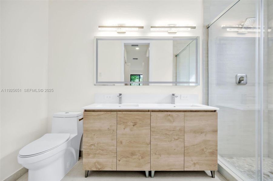 Furnished interior view inside a new home in , Fort Lauderdale (Image 6). Furnished interior view inside a new home in , Fort Lauderdale (Image 6).