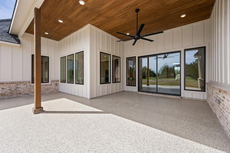 Exterior details and patio area of a home in , Caddo Mills (Image 3).